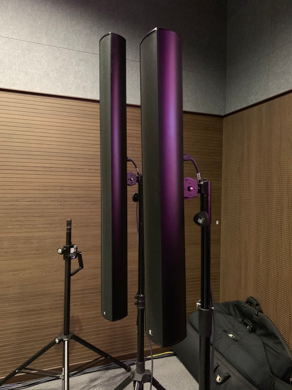 컬럼 어레이 스피커도 잘 고르셔야&nbsp;합니다.